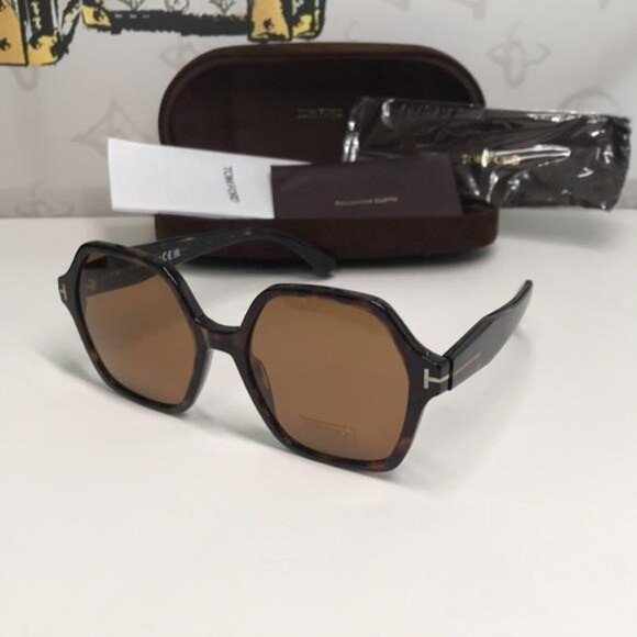 TF1031 52E - Picture 4 of 10